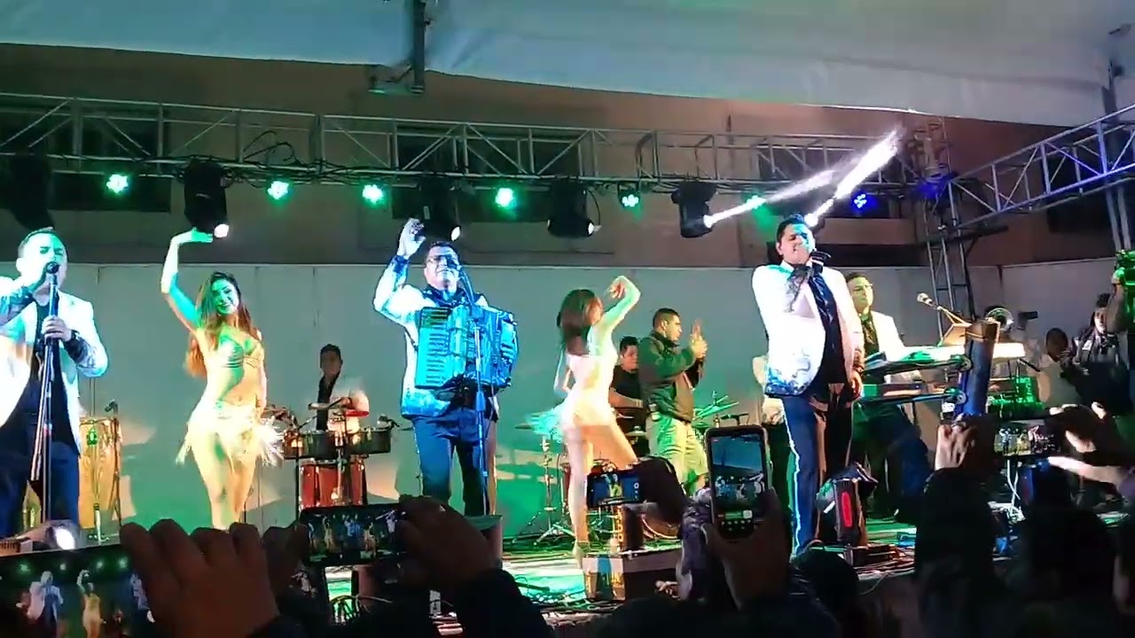 Aaron y su grupo ilusion 