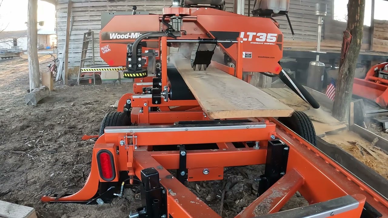 Wood Mizer LT35 bandsaw sawmill cutting 
