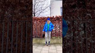 Another day another color combo for you 💙💚 #colorfulstyle #dailylook  #winteroutfit #dailyshort