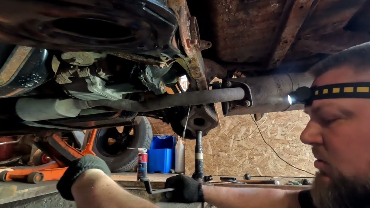 замена задней подвески пежо 4007 он же аутлендер митцубиси.