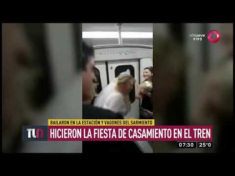 Hicieron la fiesta de casamiento en el tren