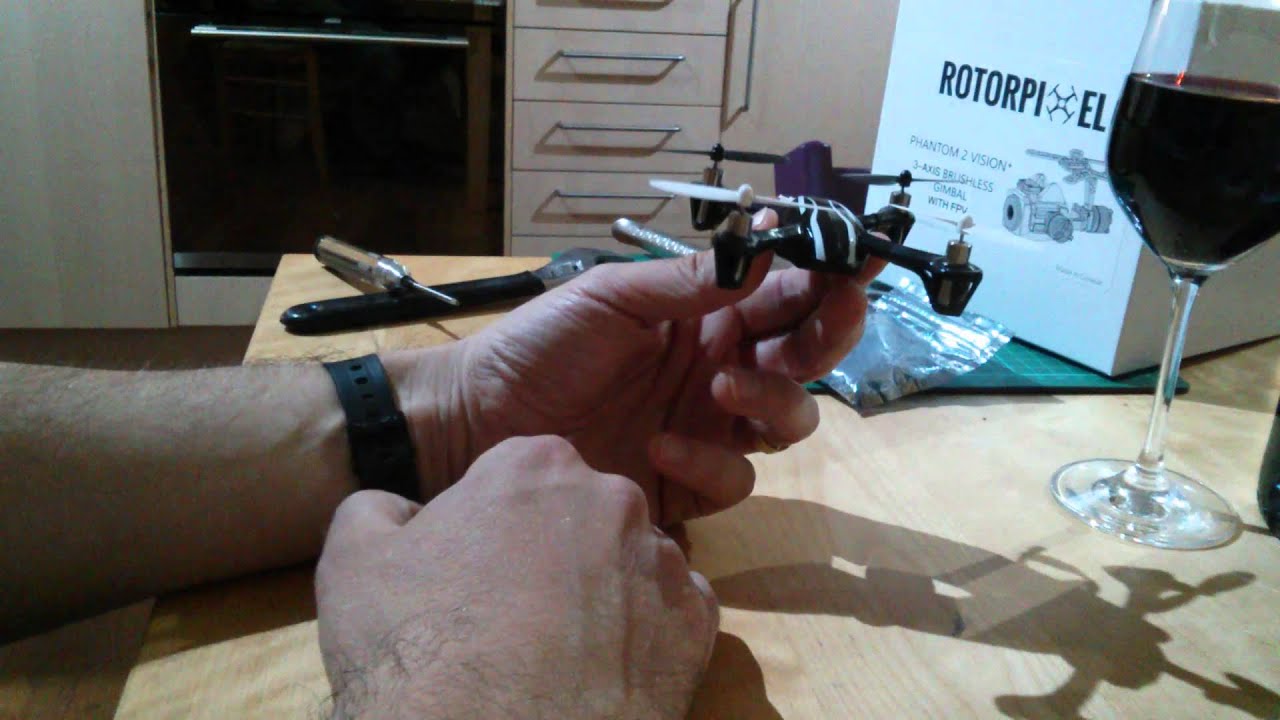 Nike Phantom Vision Academy Dynamic Fit MG Football Boots .