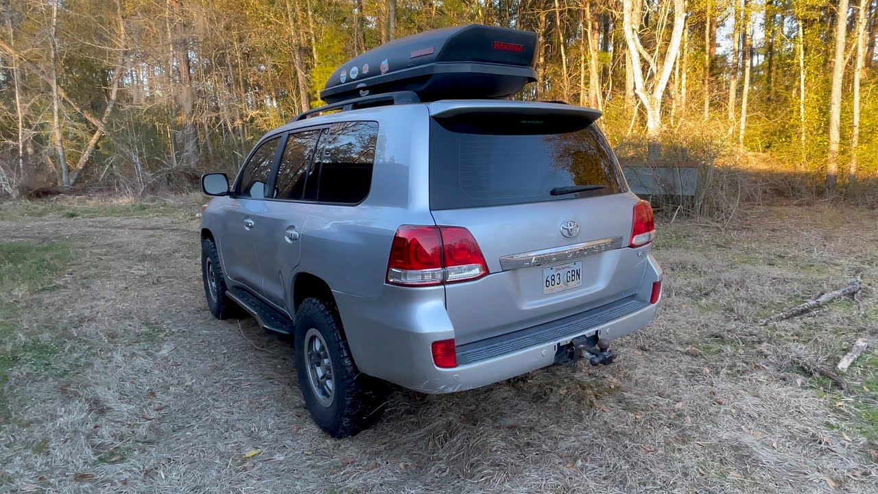 Land Cruiser 200 camping set up
