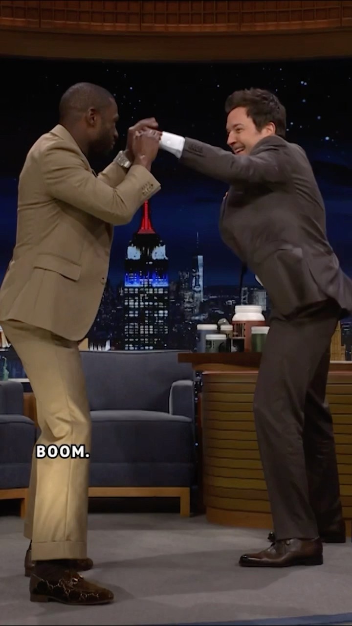 #FloydMayweather teaches Jimmy a one-two punch ? #FallonTonight