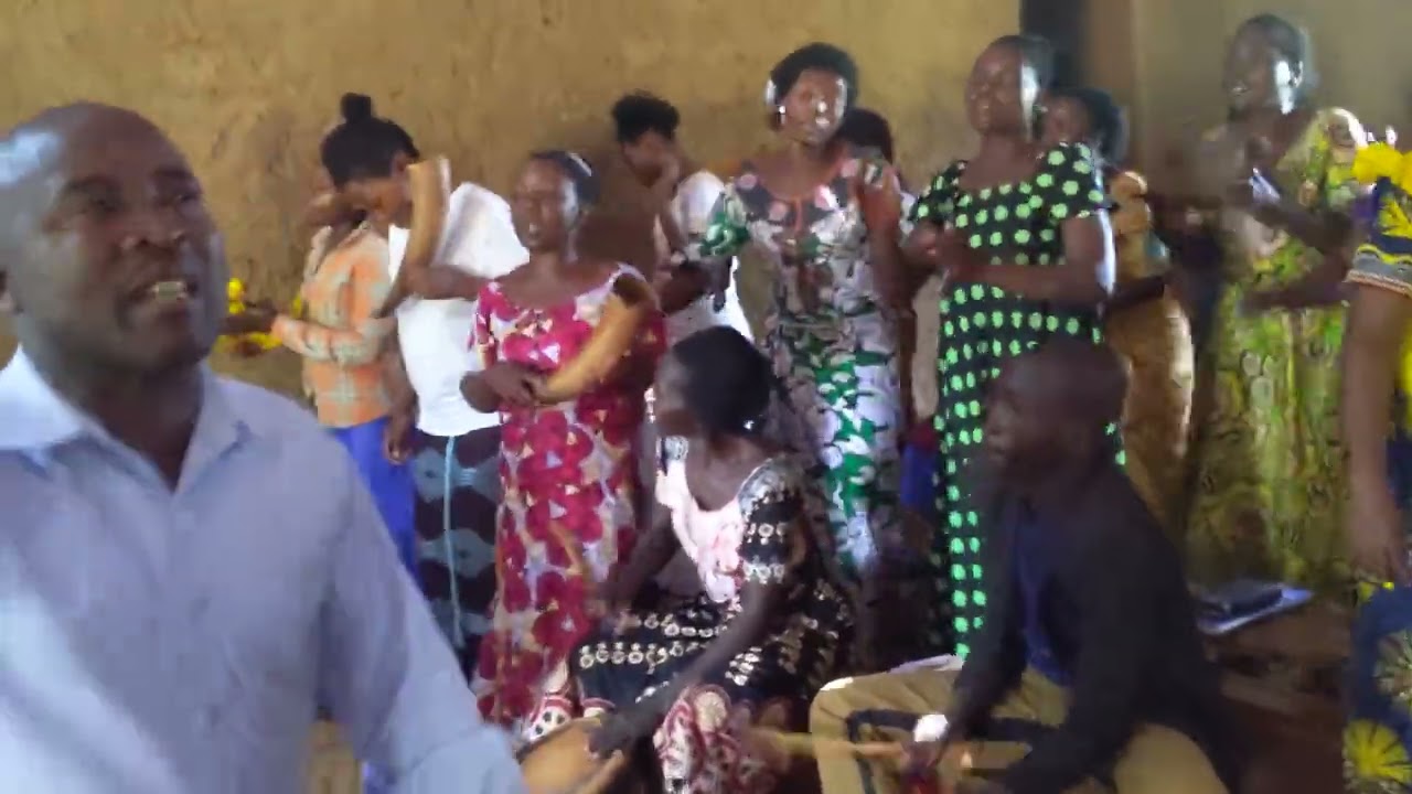 Assemblée ya KYEMPANGO/RWAMWANJA/UGANDA mu guhimbaza Imana 