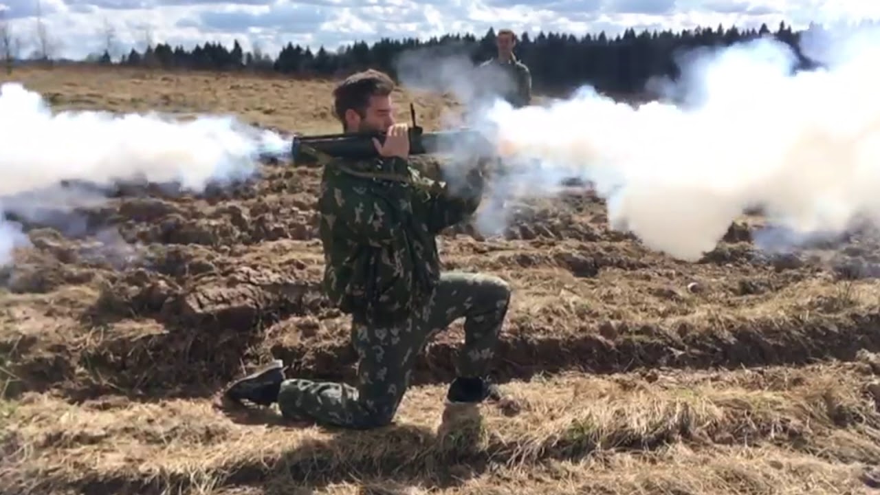 video Conducir un tanque en Moscú