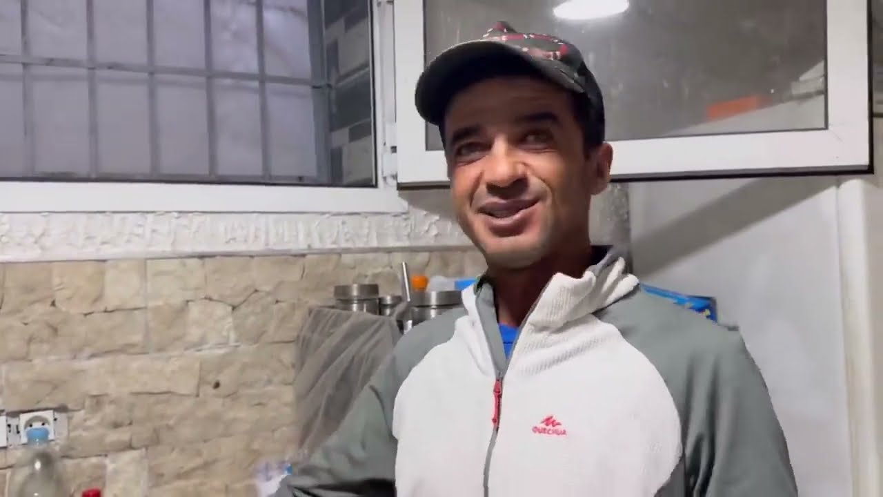 عبدالنبي مول الشهيوات..اليوم يستضيف هشام ويقدم لنا سمكة بالملح شوفو الطريقة