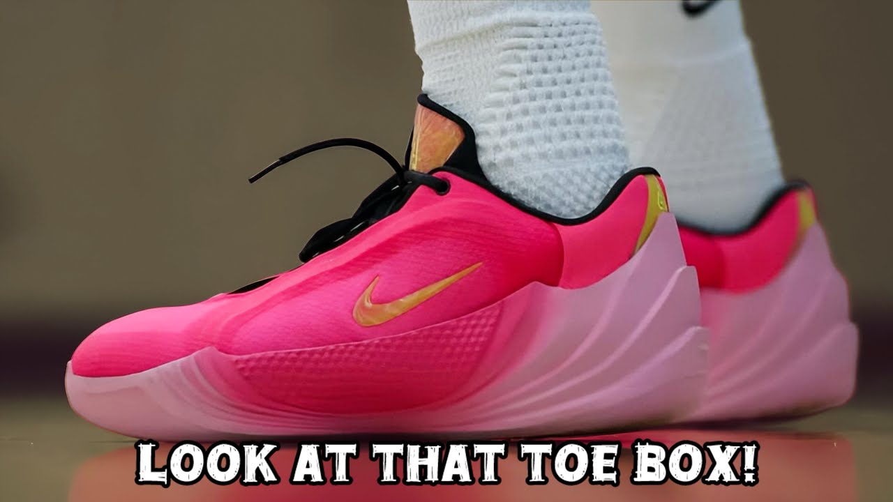 Яннис дразнит поклонников кроссовками Nike Freak 8, и некоторые уже в восторге.