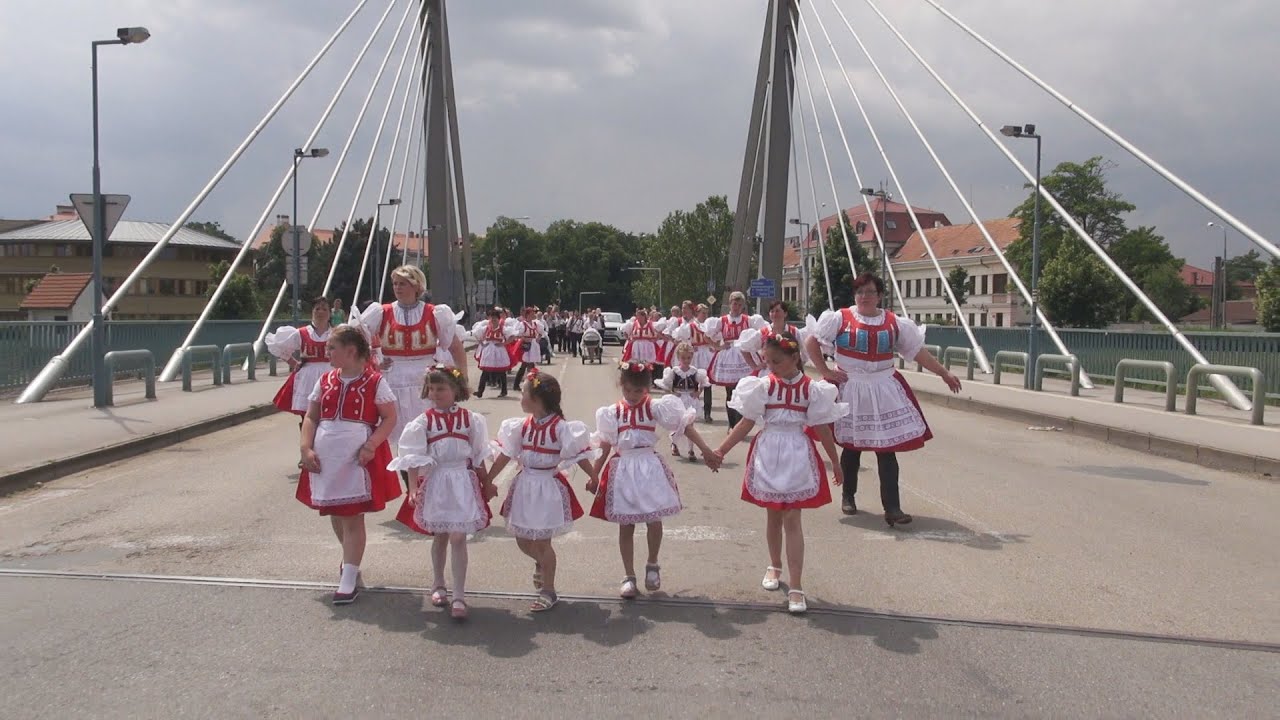II. babské židlochovické hody 2016 - průvod městem