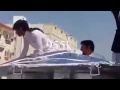 نهاية الهياط ماقدر يدخل الصحن مع الباب صرفها جيب السلم نهاية الهياط ماقدر يدخل الصحن مع الباب صرفها جيب السلم