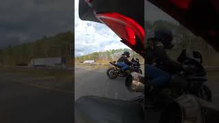 Ducati 1199 Panigale vs Yamaha R1