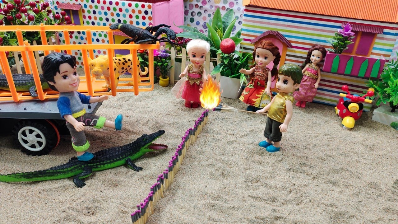 தீ பந்தம் காட்டி தெறித்து ஓடிய முதலை Barbie Mini cooking