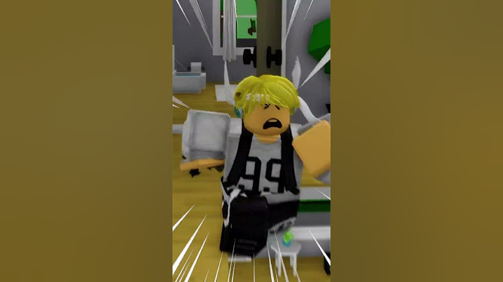 OMG SPIDER CAME OUT THE TOILET SCARY!!!! 🤣🤣😱#roblox   #shorts  #memes