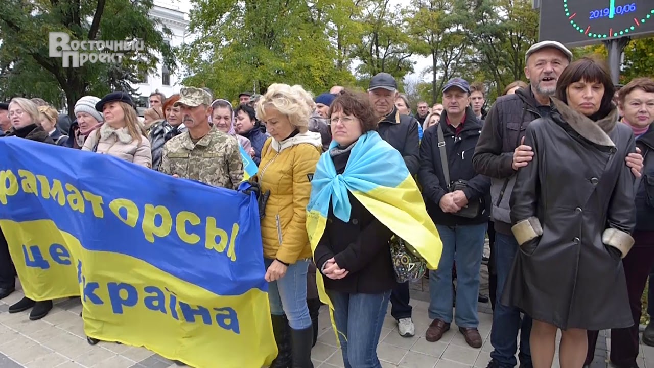 В центре Краматорска коммунальщики удалили аварийные тополя (Фотофакт)