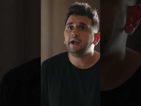 صاحبك اللي مبيعرفش يلبس 🤣 #shorts