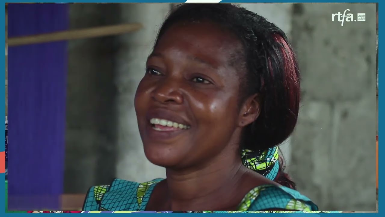 À la rencontre de Mme Adjovi Hunnake, entre créativité passion et tradition du métier à tisser