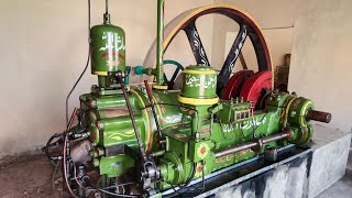 Dasi black engine Disall oil engine!! working on old stone machine Hornsby disall engine