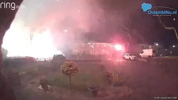Vuurwerk explosie in Midwolda vastgelegd op camera