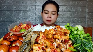 Eat sambal cumi tempe mercon,jengkol tua,ikan asin sepat,rebusan bayam,sambal kecombrang Mukbang