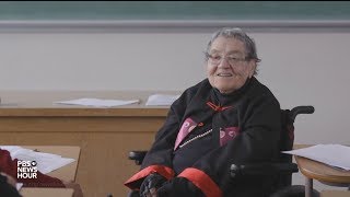 Viral sensation Flossie Lewis is still a spectacular teacher at 94