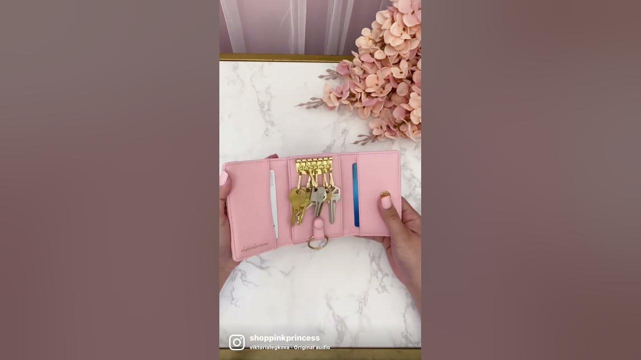 WHAT FITS THE PINK PRINCESS 6-KEY HOLDER WALLET?