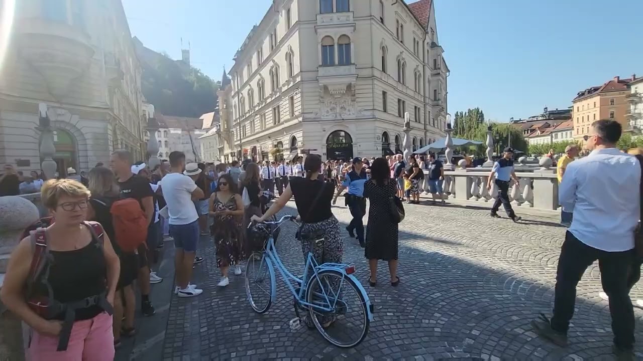Policijski orkester v centru Ljubljane razveselil mimoidoče