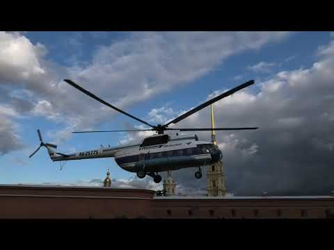 Вертолёт у Петропавловской крепости