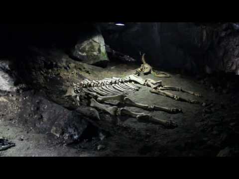 Video: Emine-Bair-Khosar cave description and photos - Crimea: Simferopol