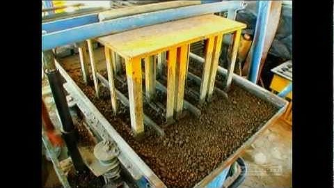 MBM 3 - Máquina de Blocos de Pavimentos - Menegotti Máquinas e Equipamentos