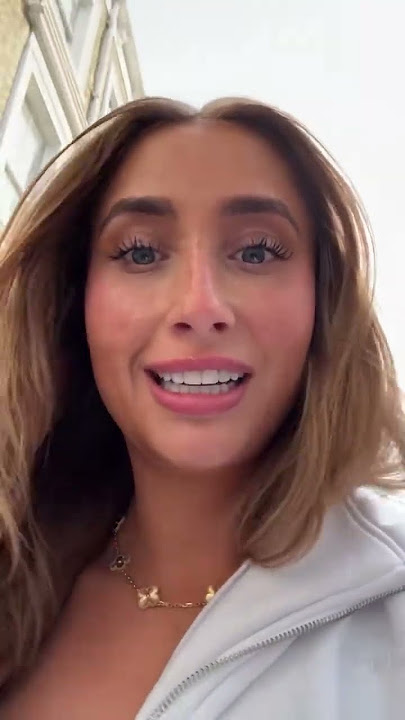 Download lagu Lily Phillips C*M WALKS 😱