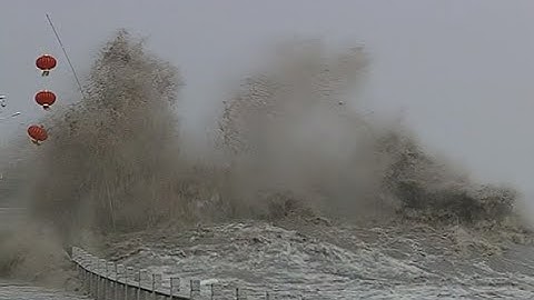 Largest Qiantang River Tidal Bores in Ten Years