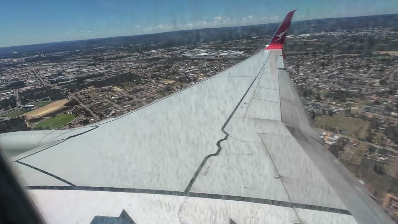 Perth Airport (PER), Western Australia - landing Qantas 738 ex MEL