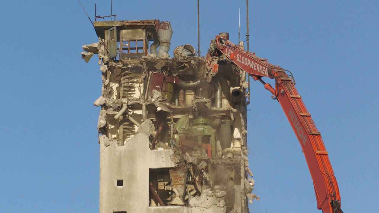 Siloen på Nordre Havnekaj i Kerteminde nedrevet.
