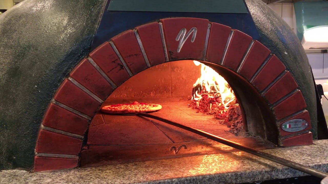Maschmanns Pizza Margherita på under 2 minutter? - YouTube