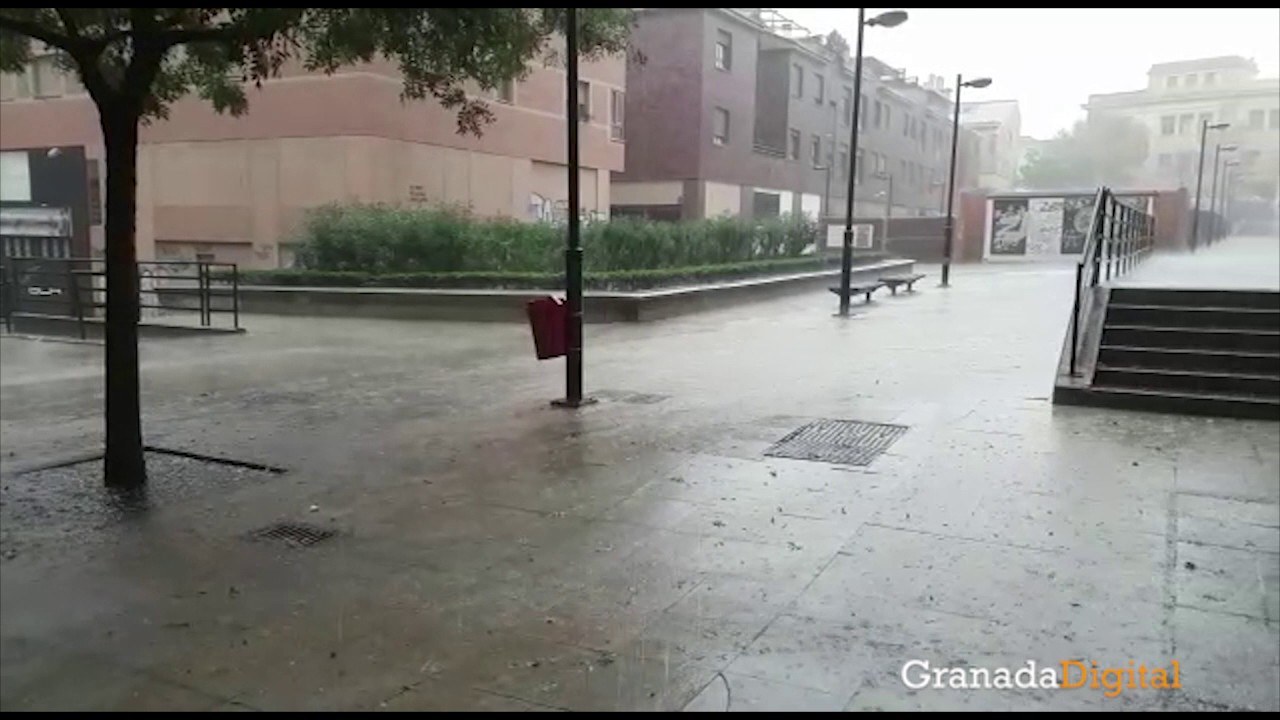 Lluvia en Granada - YouTube