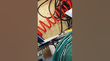 Automatic nail pulling machine: automatic feed on the nail can be continuously pulled riveting