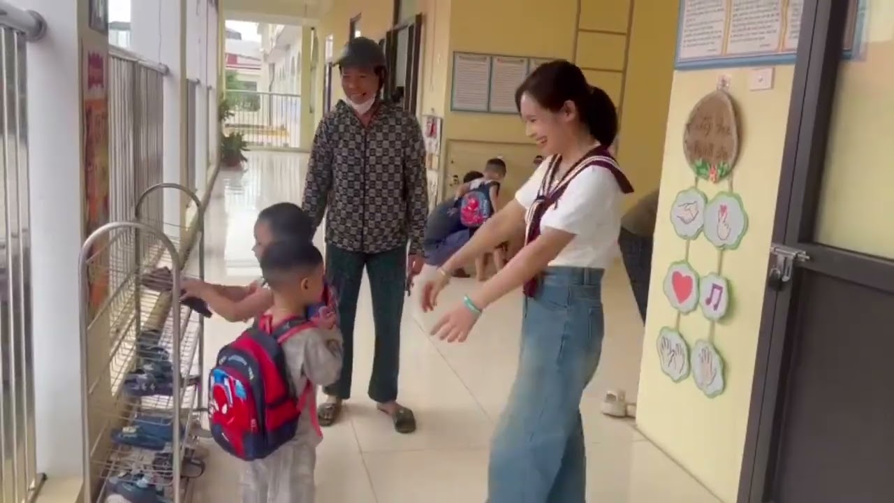 Hoạt động đón - trả trẻ lớp 3TC2