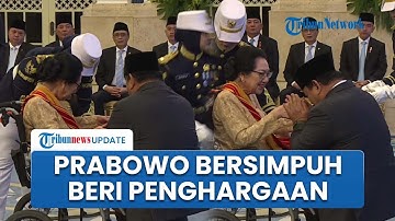 Adab Prabowo Disorot, Bersimpuh lalu Hormat Berikan Bintang Mahaputra kepada Adik Ibu Tien Soeharto
