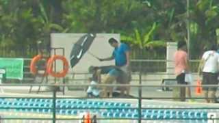 130810 Lee Jong Suk's way of wetting his hair!!! *v*