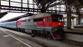 Тепловоз ТЭП70-0121 (поезд Гомель - СПб), прибывает на Витебский вокзал, г.СПб, 16.04.2024г.(4K UHD)