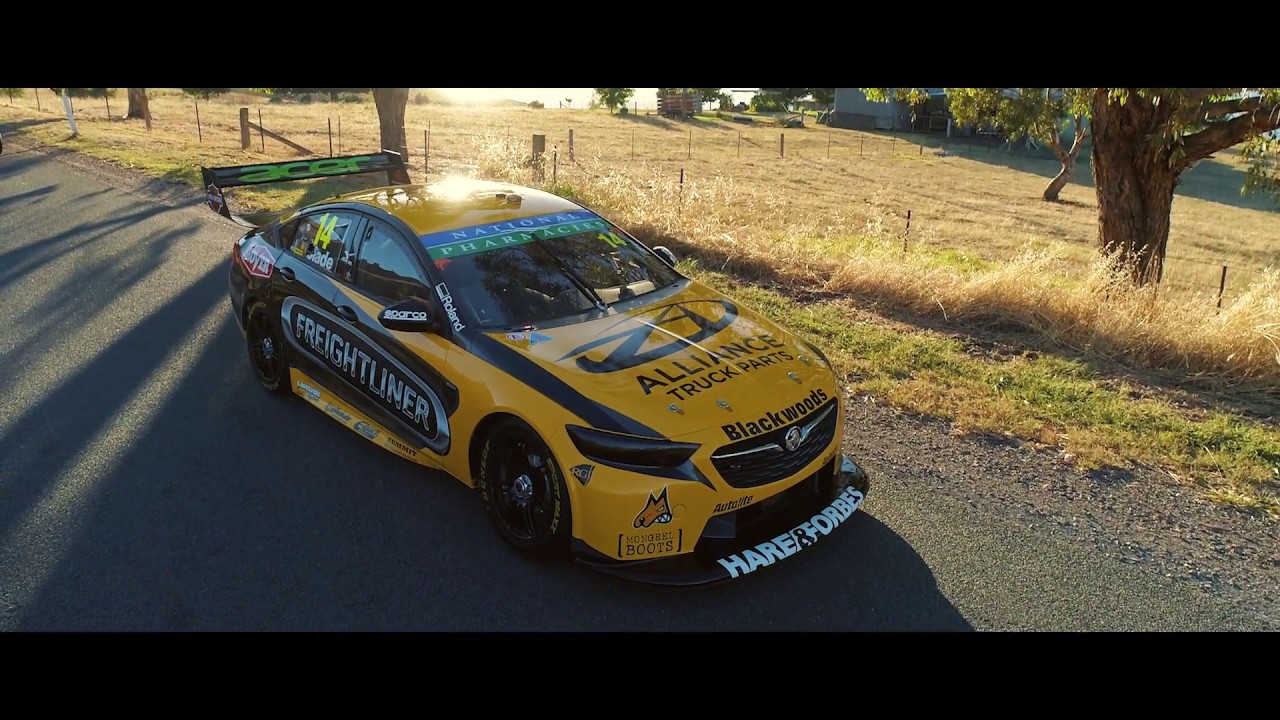 Freightliner Trucks Australia - Freightliner Racing Commodore - YouTube