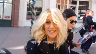 Judith Light signs autographs for TopPix