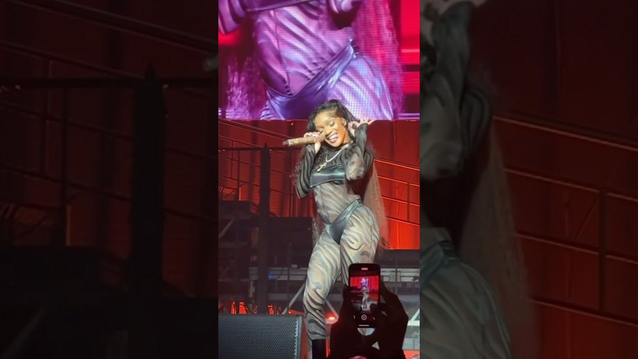 Глорилла говорит, что любит своего мужчину, выступая на сцене с 