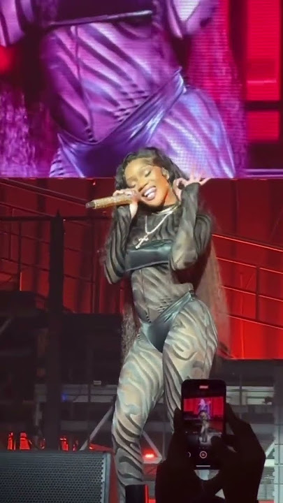 Glorilla say she loves her man while on stage performing #memphis