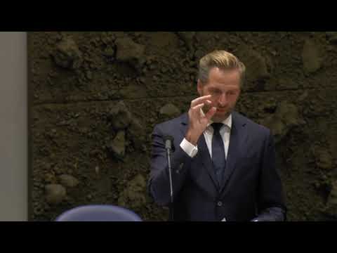 debat coronacrisis - Hugo de Jonge biedt vaccineren onder narcose aan