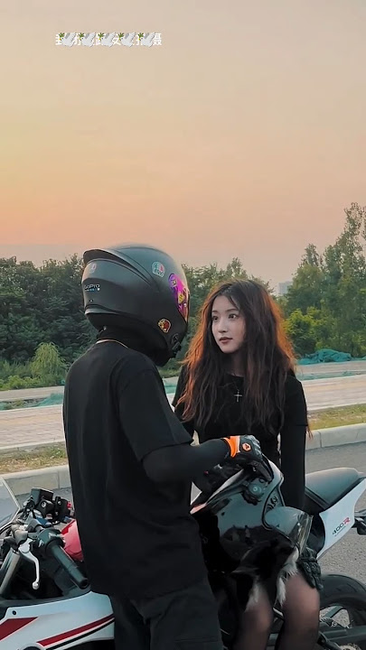 Naik sepeda romantis bersama pacar, momen lucu berduaan saat mengendarai sepeda motor #shorts