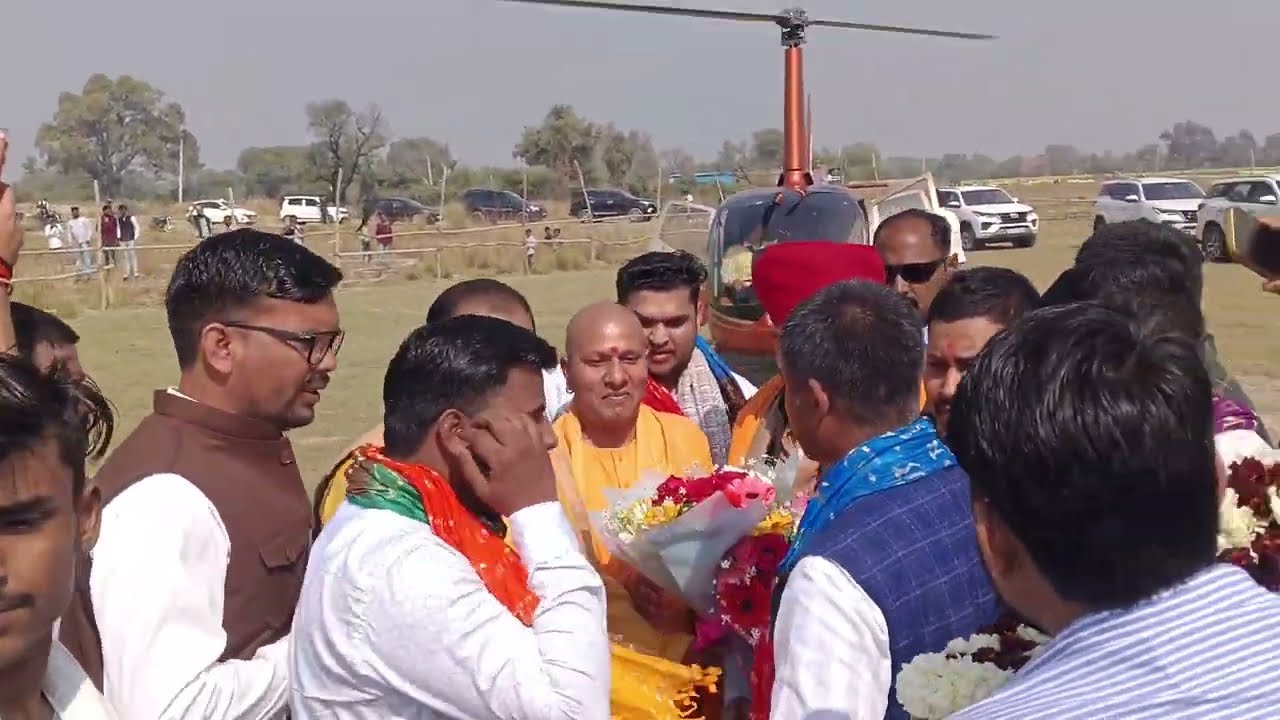 जब ब्रजभूषण शरण जी बाराबंकी जिले के खासपारिया धाम में उतरे तो हमारे रतनूभईया ने उनका अच्छे से स्वागत