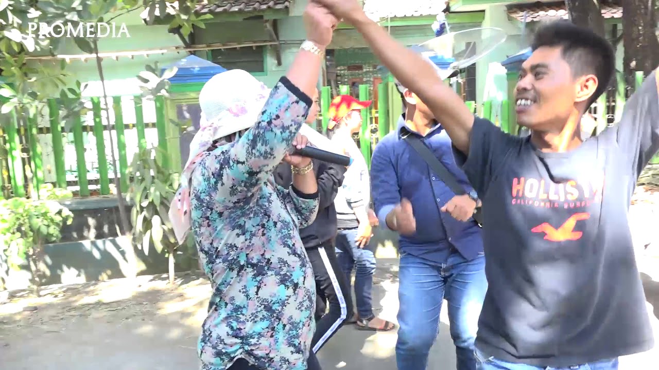 Arak-Arakan Dewa Terompet Alan Group - Jaipong Kombinasi