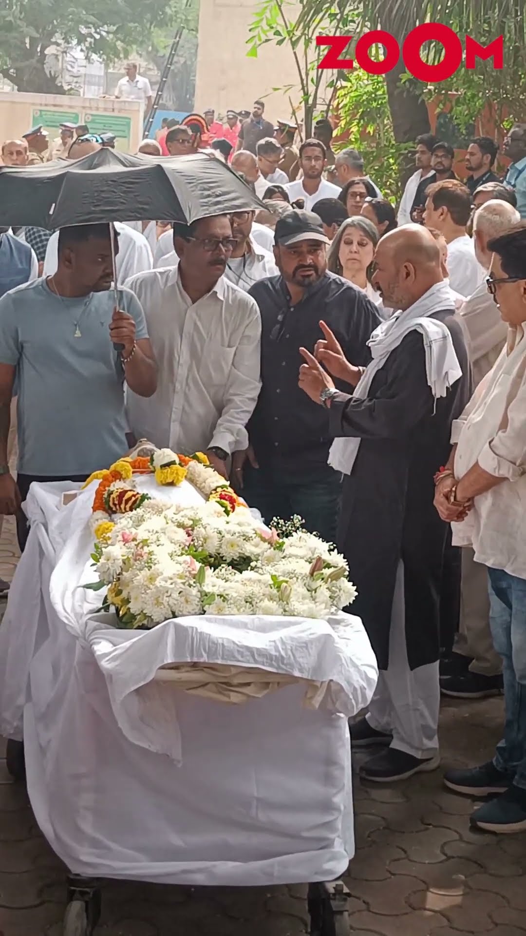 Several celebrities ATTEND legendary filmmaker Shyam Benegal's FUNERAL  #shyambenegal #shorts