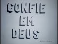 Escrevendo "CONFIA EM DEUS"!